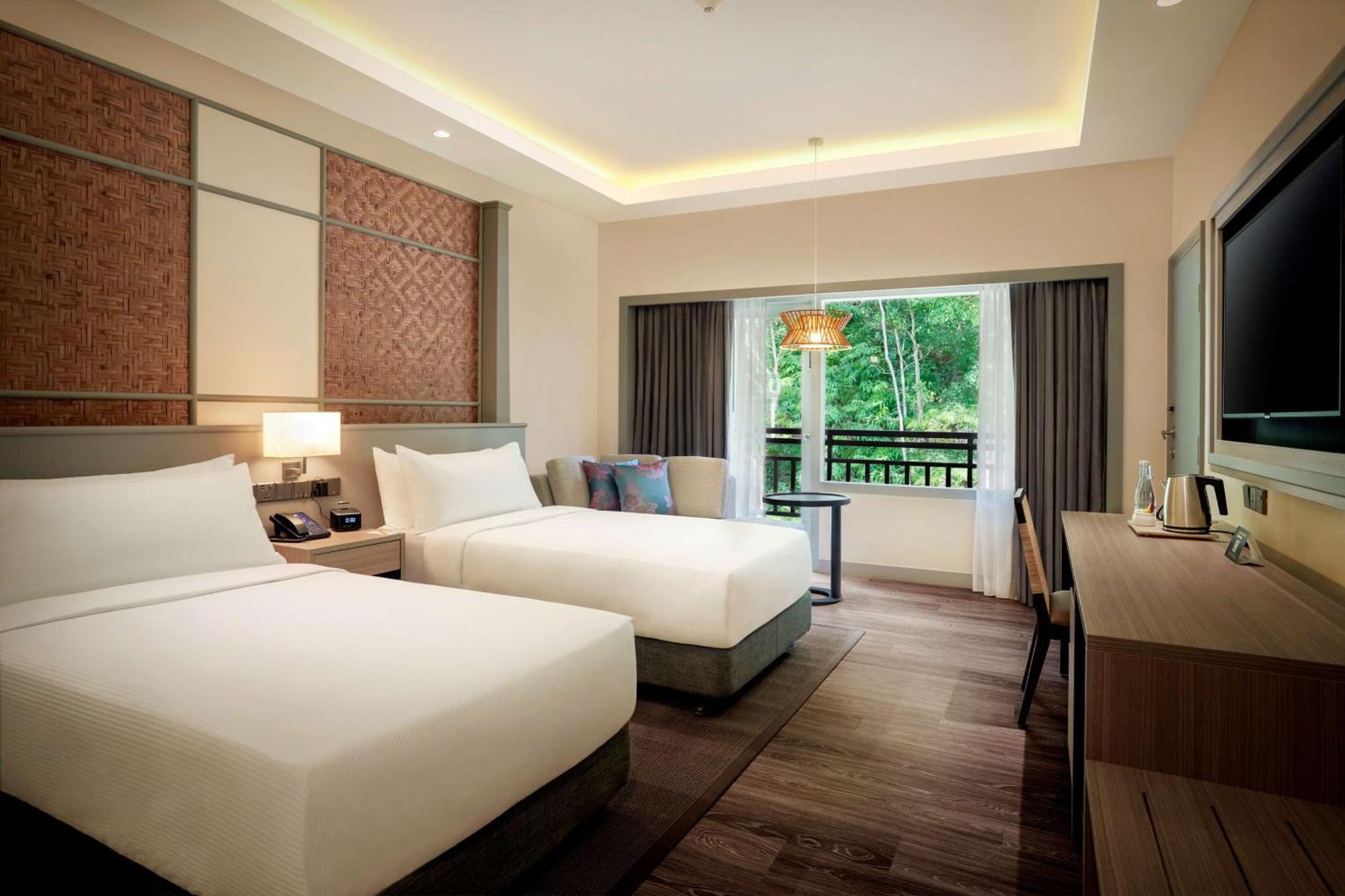 Doubletree By Hilton Damai Laut Hotel Lumut Exterior photo