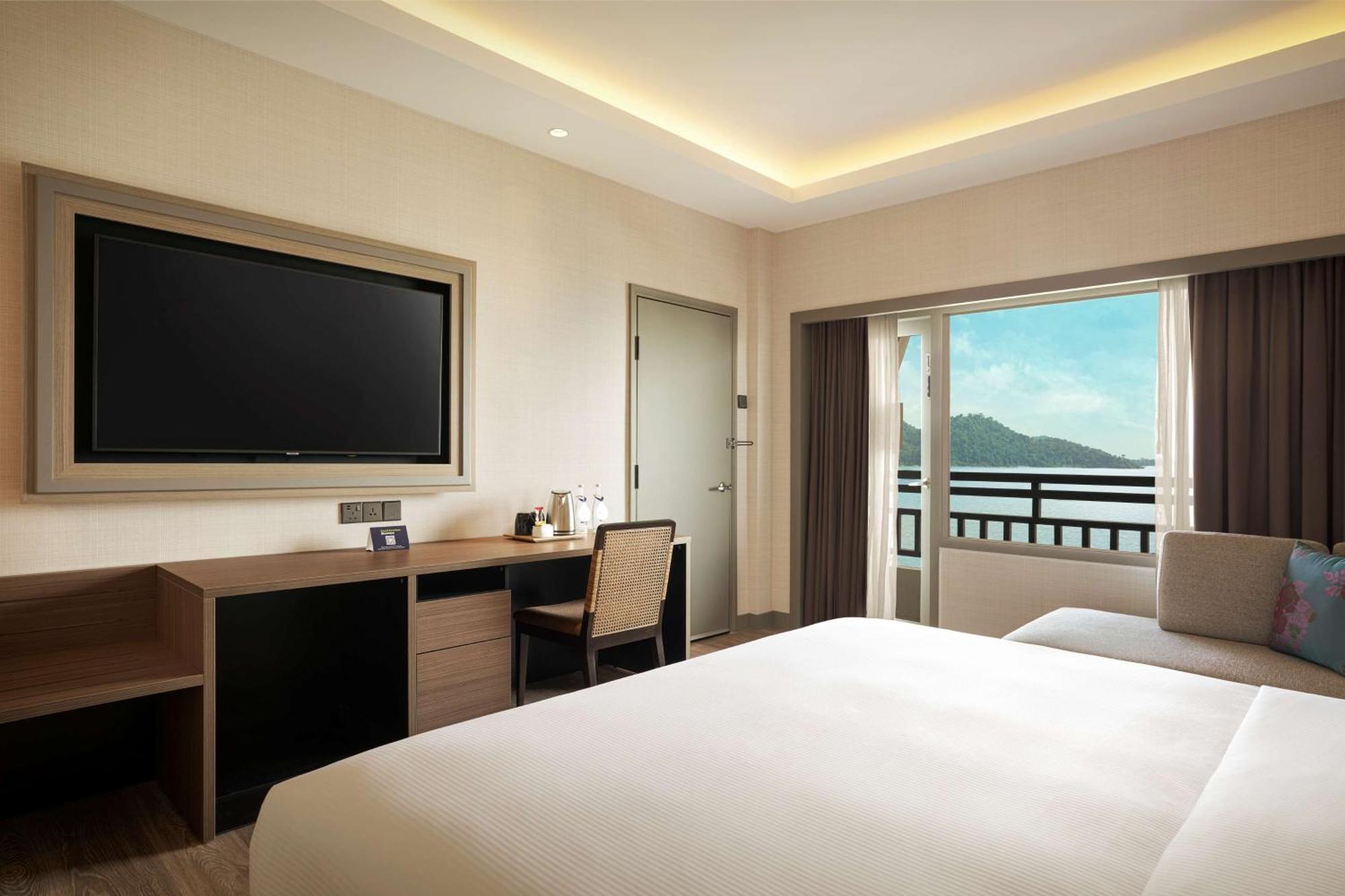 Doubletree By Hilton Damai Laut Hotel Lumut Exterior photo