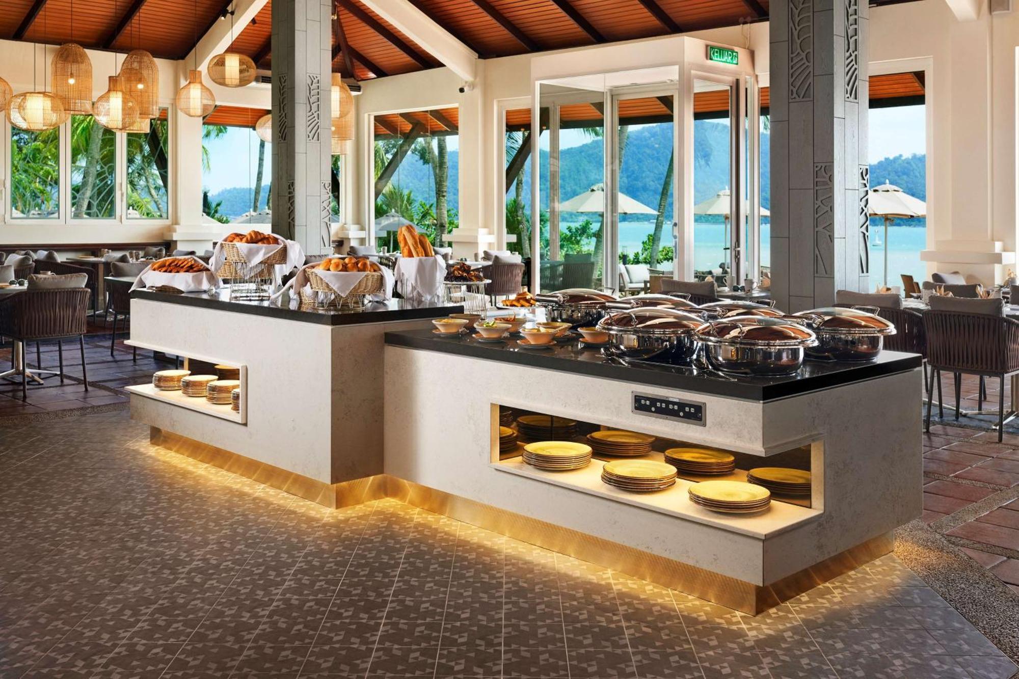 Doubletree By Hilton Damai Laut Hotel Lumut Exterior photo