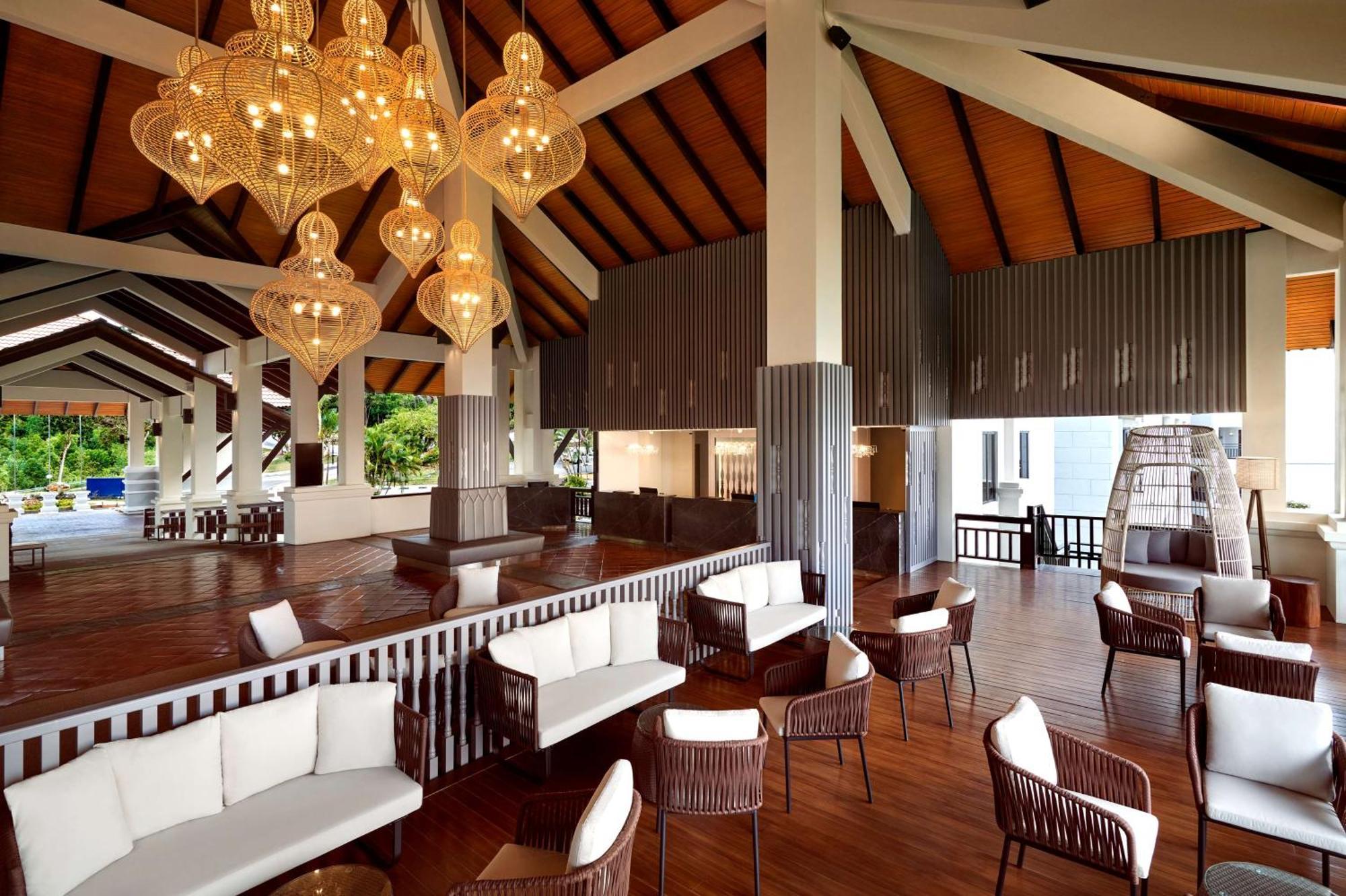Doubletree By Hilton Damai Laut Hotel Lumut Exterior photo