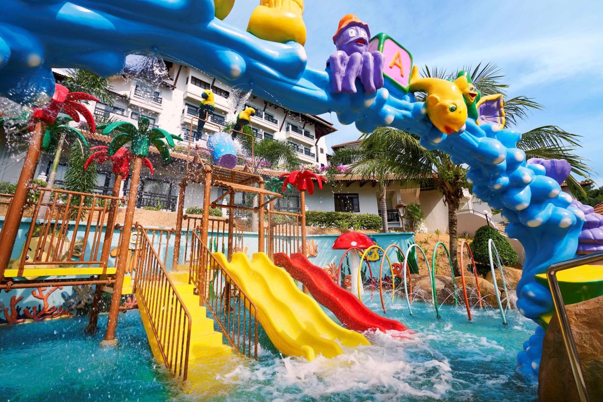 Doubletree By Hilton Damai Laut Hotel Lumut Exterior photo